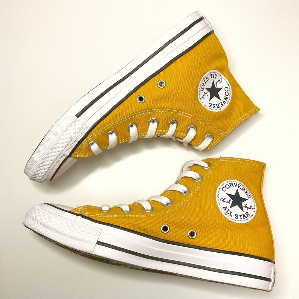 Converse Chuck Taylor All Star High-Top Sneakers Size 7 Women Golden Dart